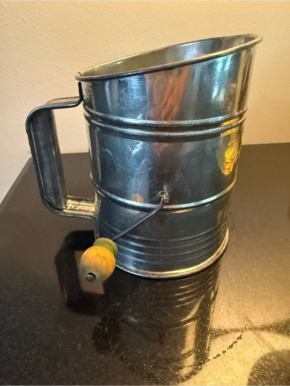 Bromwell's BEE Vintage Metal Sifter - Silver